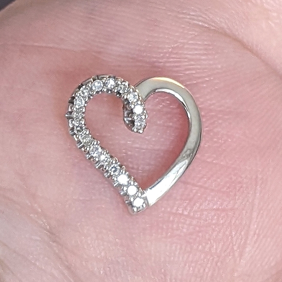 10K solid white gold diamond small heart pendant - Picture 1 of 10